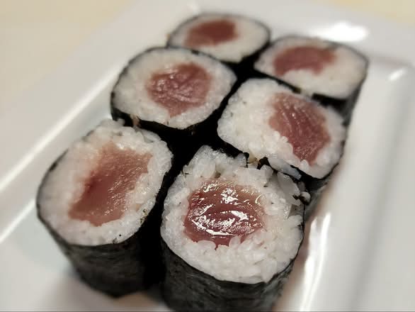 Tuna Roll 6Pcs