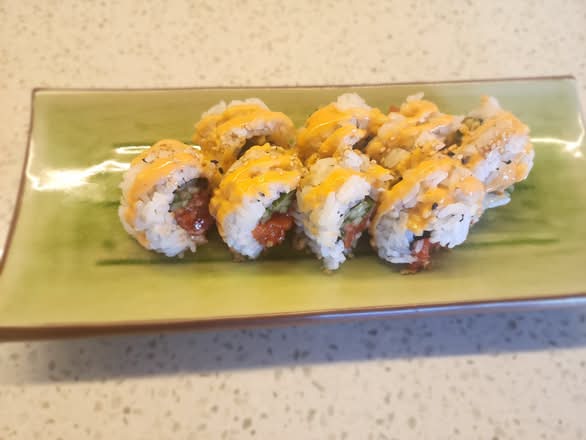 Spicy Salmon Roll 8Pcs