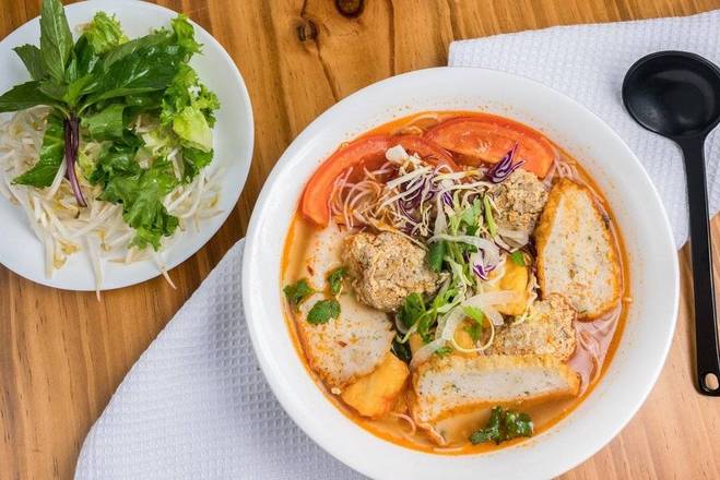 Crab Meat Noodle Soup (Bún Riêu Cua Thịt)