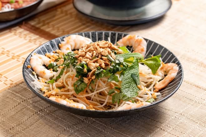 Papaya Shrimp Salad (Gỏi Đu Đủ Tôm)