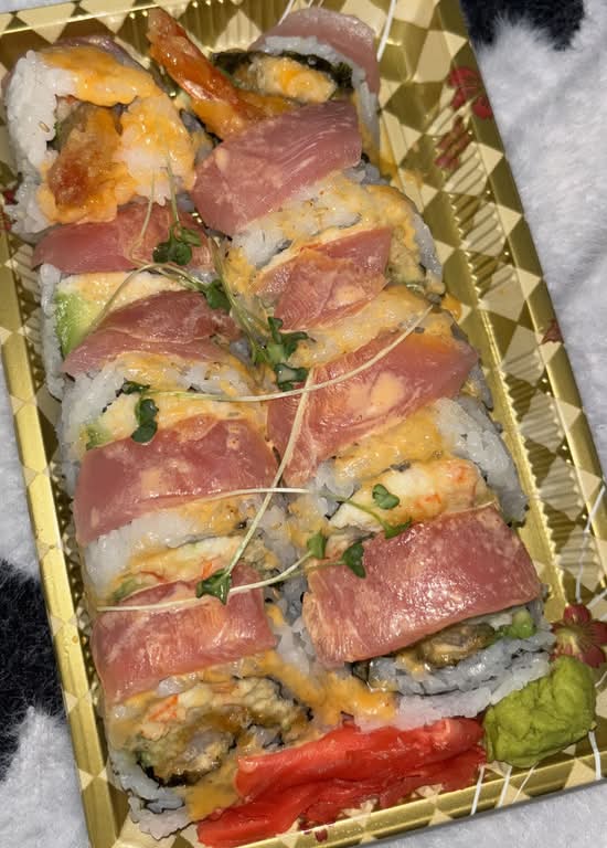 Jumbo Dragon Roll (10 pcs)