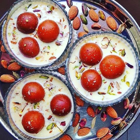 Gulab jamun with rabri