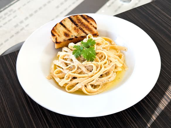 Fettuccine Alfredo