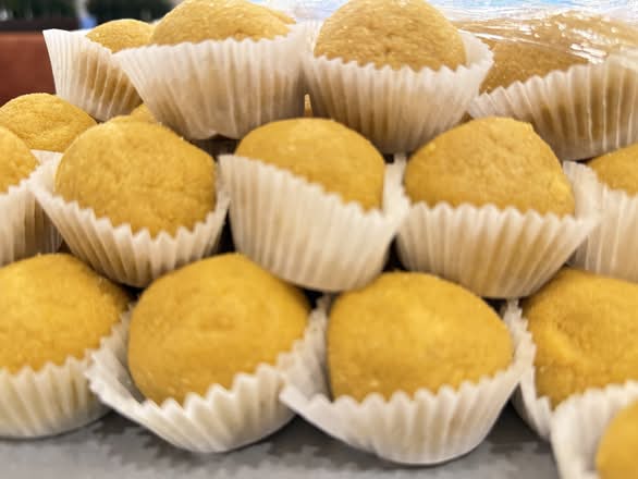 Desi Ghee Besan Laddu (1lb)