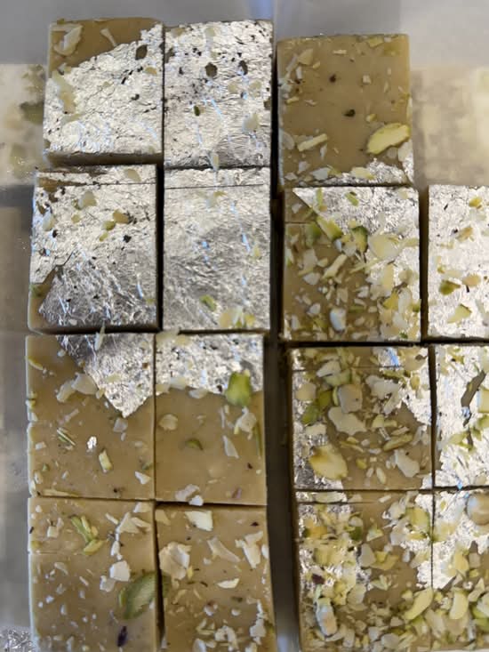 Desi Ghee Bikaneri Khoya Barfi (1lb)