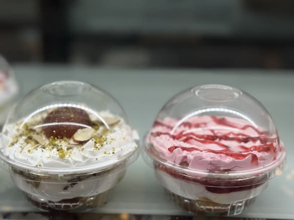 Chocolate/ Vanilla/Gulabjamun/Pineapple/Rasmalai Cake Jar(House Special)