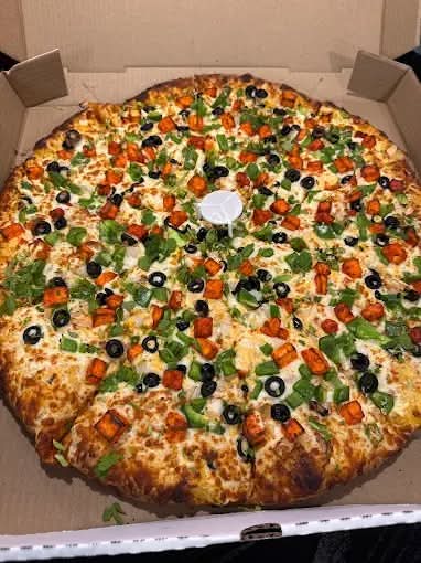 Tandoori paneer pizza