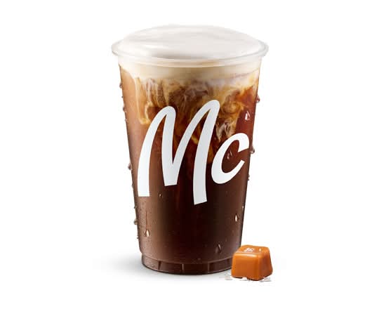 Café nuage glacé au caramel salé, format moyen [210.0 Cal]