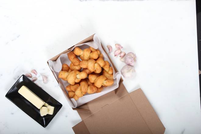 6 Garlic Bread Knots