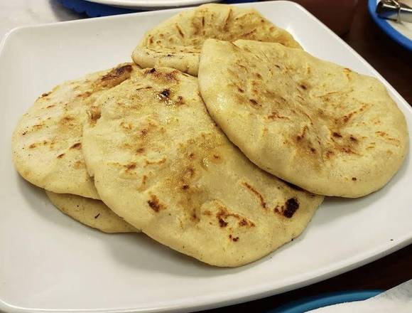 Pupusa Chicharron y Queso ( Pork and Cheese )