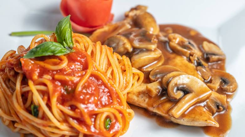 Poulet marsala aux champignons avec sauce au vin marsala / Chicken Fillet in Mushroom and Marsala Wine Sauce