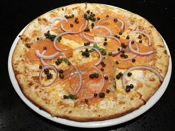 14. Pizza au saumon fumée / Smoked Salmon Pizza