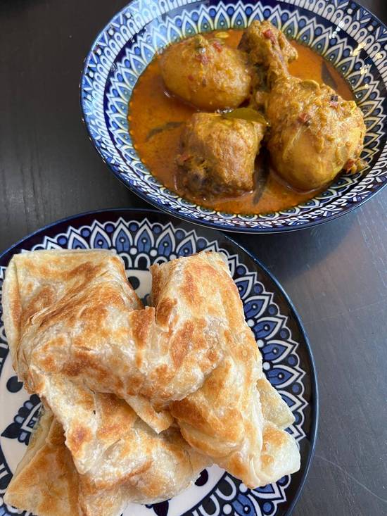 Roti Prata W Curry Chicken