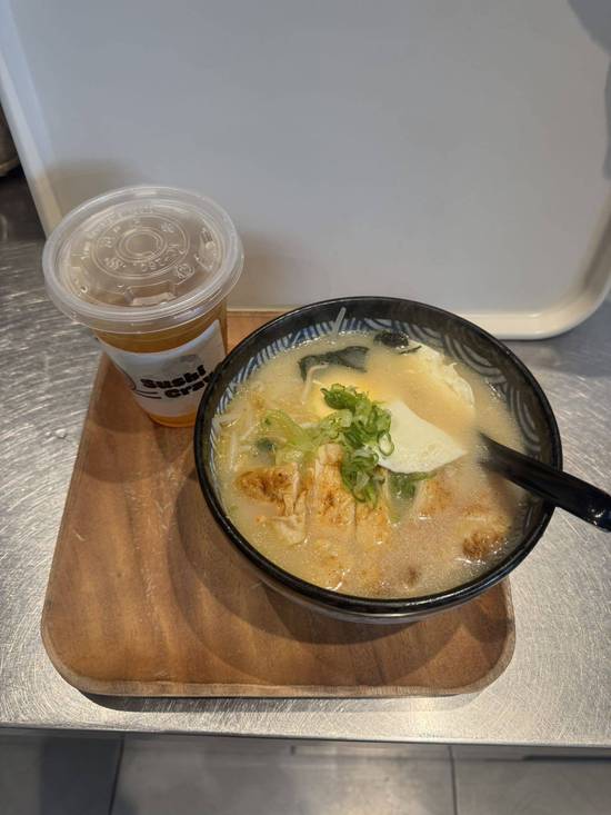 Chicken instant noodles(with house special green tea)