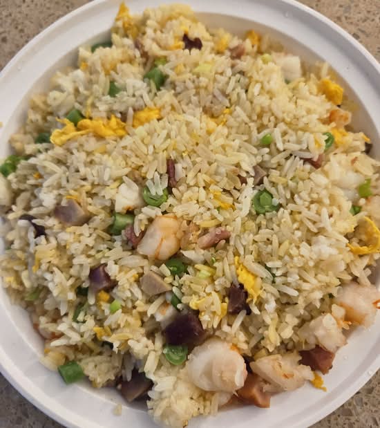 Diced BBQ Pork with Shrimp and Egg with Green Onion Fried Rice 揚州炒飯