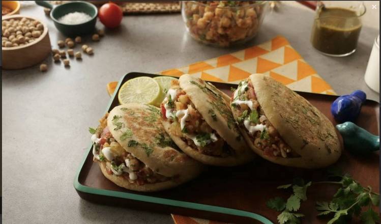 STUFFED KULCHE CHOLE