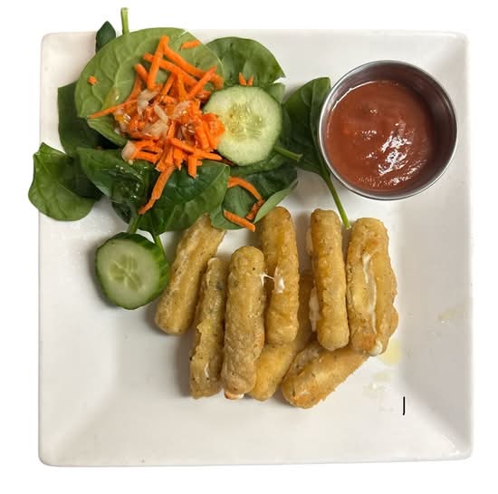 BÂTONNETS DE FROMAGES (8) / CHEESE STICKS (8)