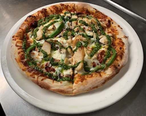PIZZA PESTO POULET / Chicken pesto pizza