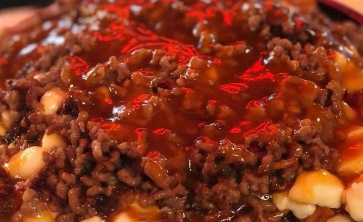 Grande Poutine Viande Haché / Large Ground Meat Poutine