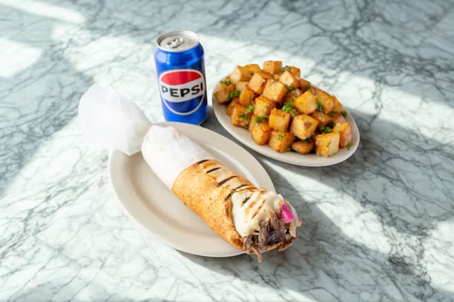 Small Combo (Small sandwich + Side Order + Drink)