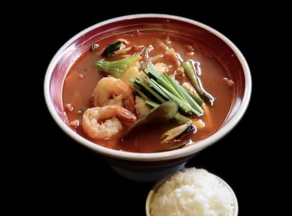 짬뽕밥 Chili Seafood Soup Served with Rice