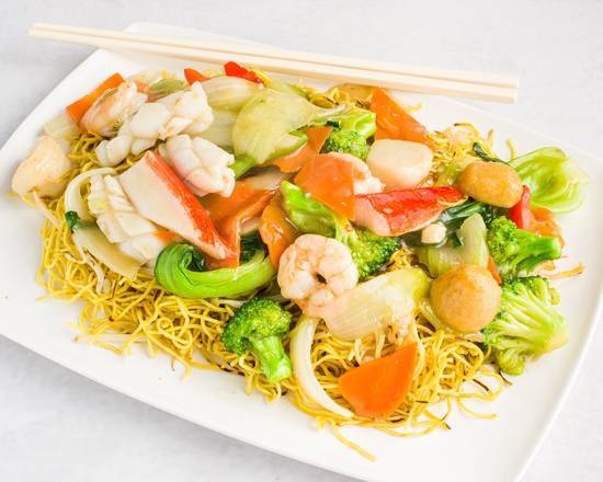 M14. Stir-Fried Chow Mein Seafood and Vegetable