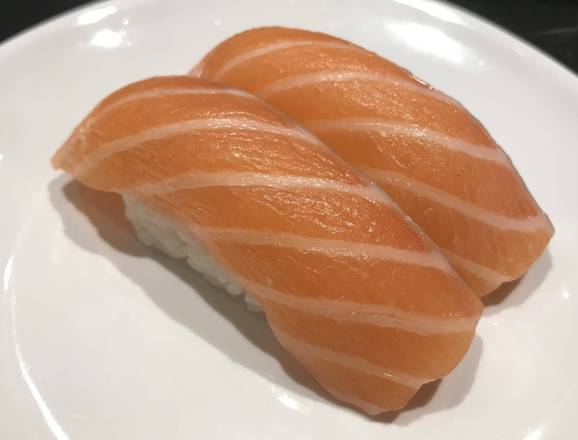 Salmon (Sake) sushi