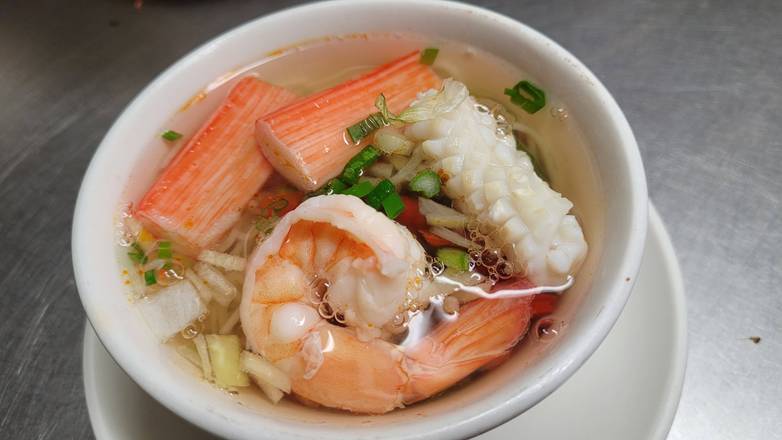 Soupe à la Citronnelle et Fruit de Mer (Épicé) / Lemongrass and Seafood Soup (Spicy)
