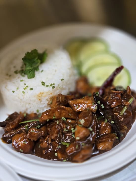 Kung Pao Chicken w/ Steamed Rice