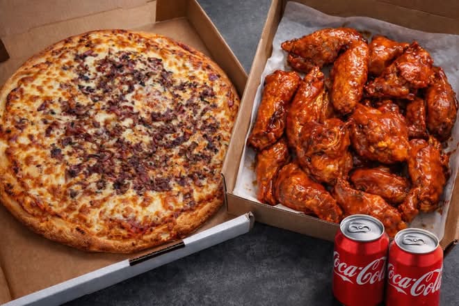 🔥Ultimate pizza and wings combo ( Large 3 toppings pizza - 20 wings - 2 canks of coke)