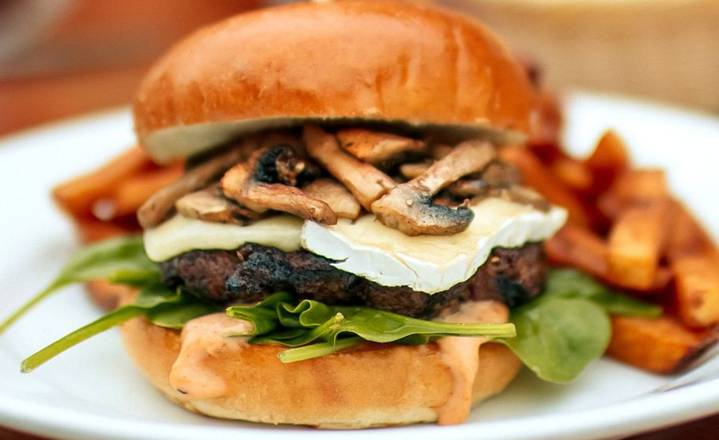 Burger au brie et aux champignons / Mushroom and Brie Burger
