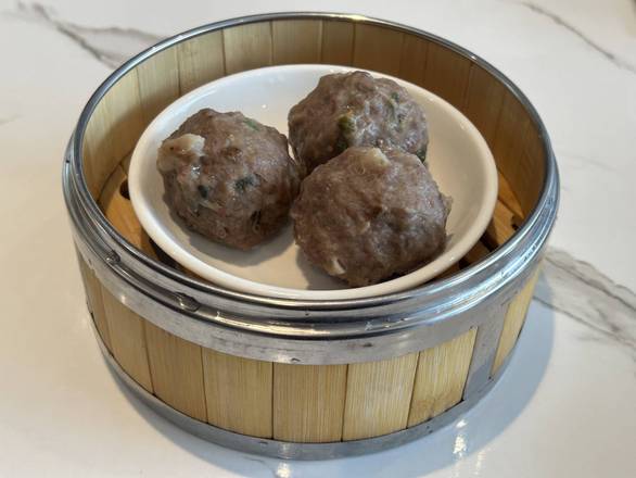 S6. Steamed Parsley Beef Ball (3pcs)