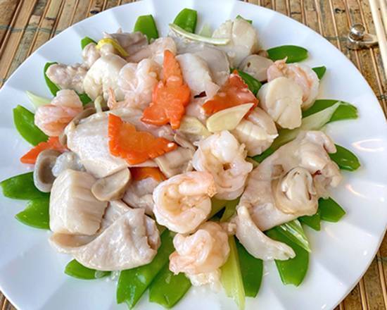 12. Prawn with Scallop and Chicken with Snow Pea and Celery 荷芹炒三鮮
