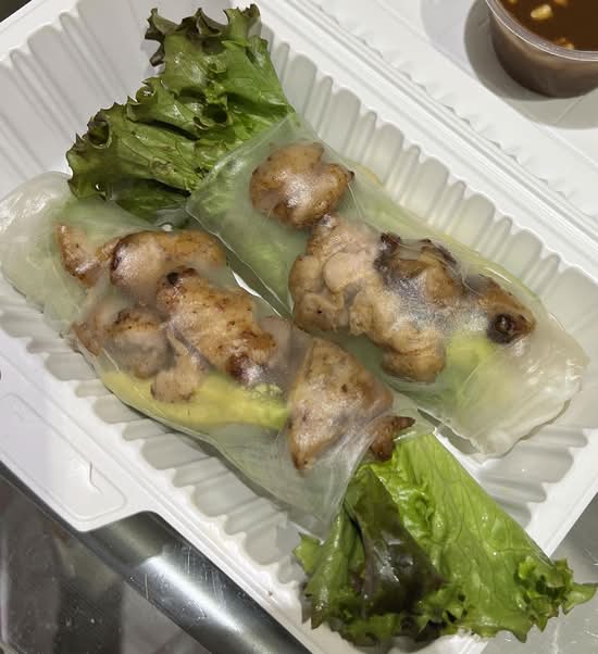 Chicken Fresh Rolls (gỏi cuốn thịt gà nướng)