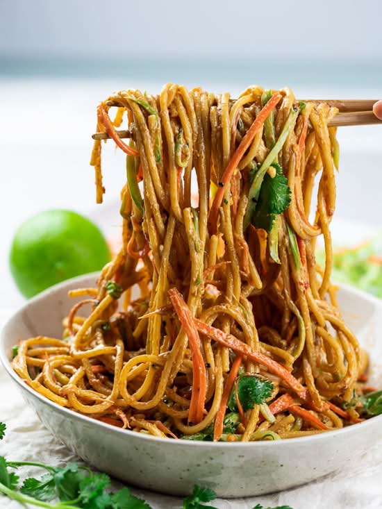 19.Nouilles froides à la sauce épicée au beurre de cacahuète/Cold Noodles with Spicy Peanut butter Sauce