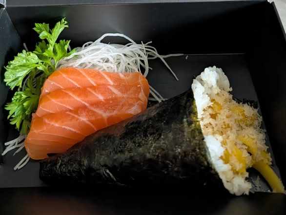 Salmon Sashimi (3 pcs)