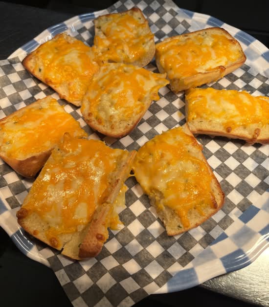 Basket of Garlic Bread with Cheese