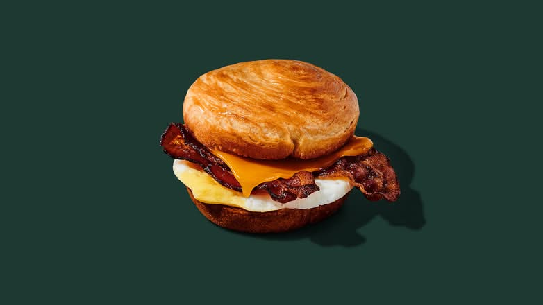 Sandwich Bacon fumé deux fois, cheddar et œuf