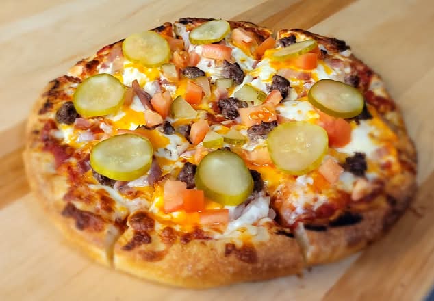 Cheeseburger Deluxe Pizza