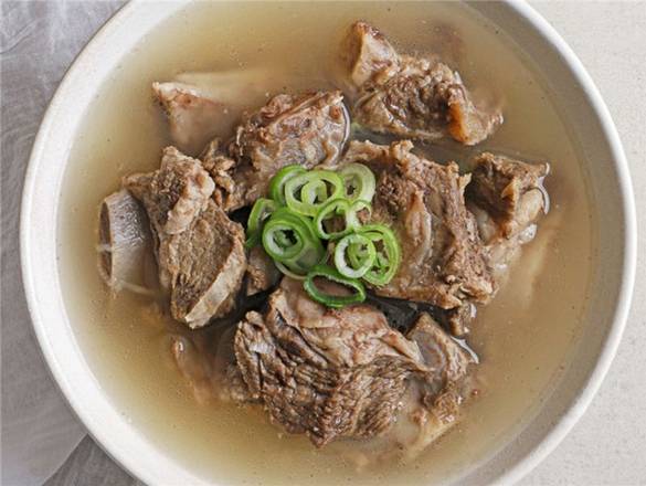 Galbi Tang (Rib broth with meat & bone)