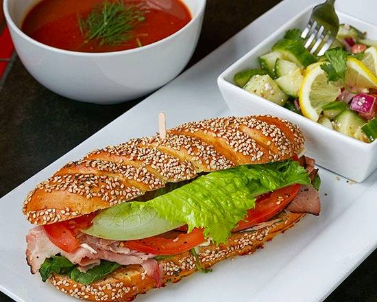 Sandwich jambon fumé, brie et tomates / Smoked Ham, Brie and Tomato Sandwich