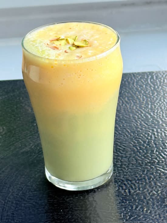 Mango pistachio smoothie