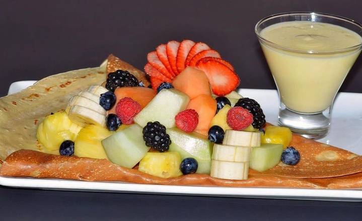 Crepe aux fruits et créme anglaise / Fruits and Custard Crepe