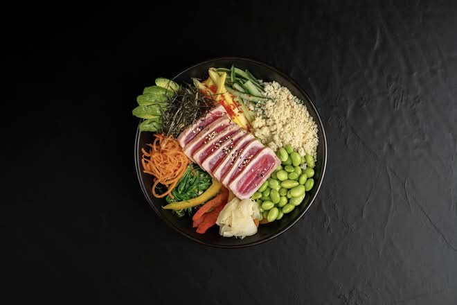 Poké au thon tataki / Tuna tataki poke