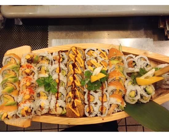 Q 13- Large (61 pcs) (31 pcs Futo maki & 30 pcs hosomaki)