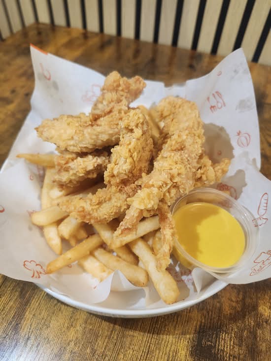 Chicken tender (5pcs) and fries