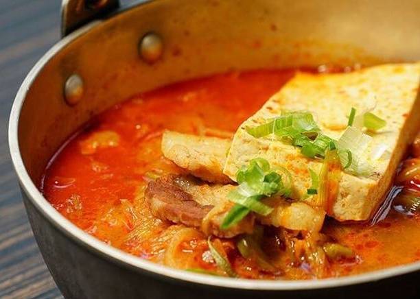 Kimchi Jjigae (김치 찌개)
