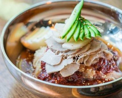 Bibim-Naengmyeon (비빔 냉면)