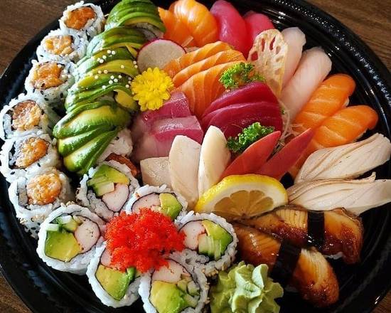 (Small (40pcs)) Sushi, Sashimi and Maki Platter
