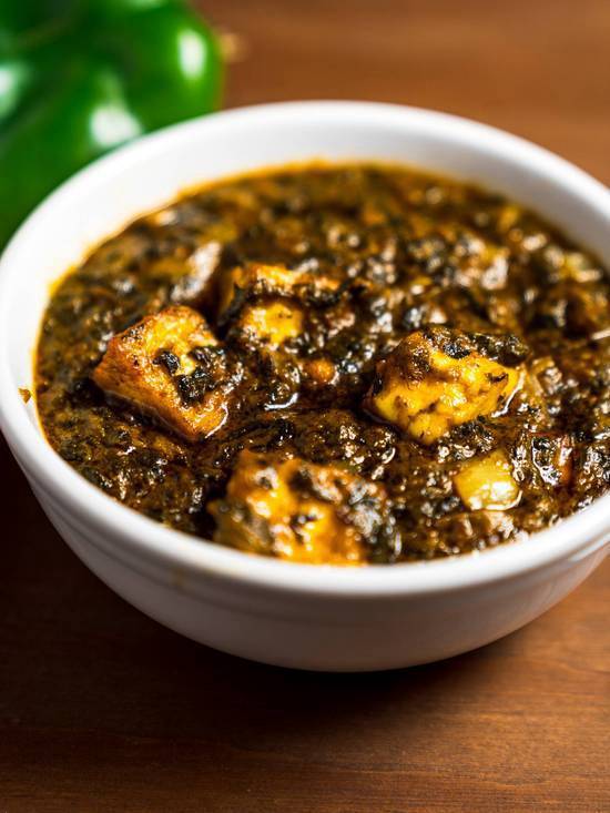 Palak Paneer / Fromage Indien servi dans une purée d'épinard